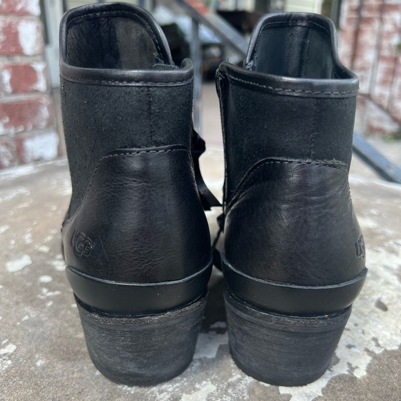 UGG Australia Womens Black Leather Ankle Boots Size 8 Booties 1.5" Heel Zip - Picture 4 of 13